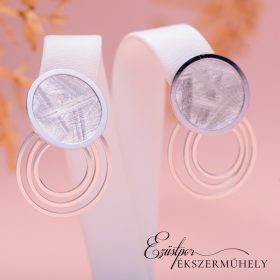 Ezüst csiszolt felületű fülbevaló