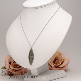 Ezüst nyaklánc hosszúkás medállal