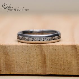 Ezüst körbe köves gyűrű