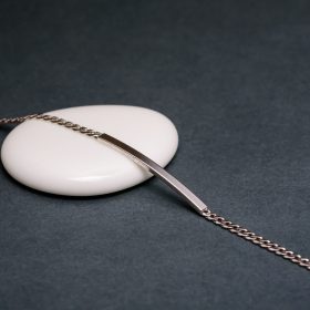 Ezüst lapbetétes karkötő