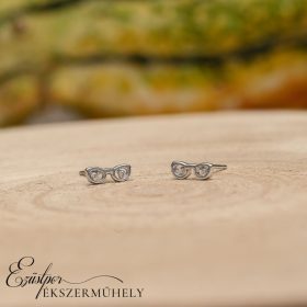 Ezüst szemüveg formájú fülbevaló