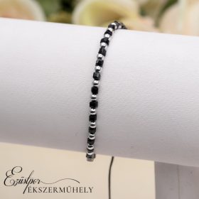 Cérnás, gyöngyös karlánc ezüst gömbökkel