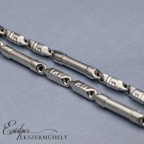 Ezüst baracca jellegű nyaklánc