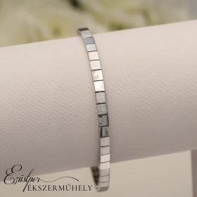 Ezüst négyzet szemes karkötő