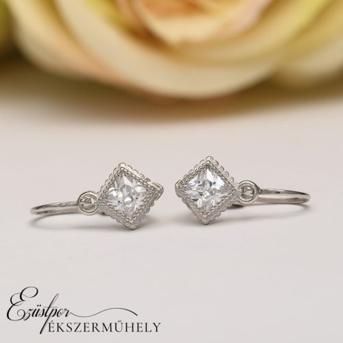 Ezüst cirkónia köves babafülbevaló