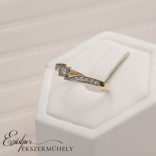 Arany gyémánt köves gyűrű