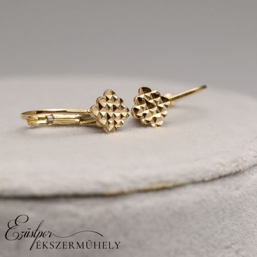 Arany csiszolt baba fülbevaló