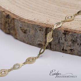 Arany karkötő navett formájú lapokból